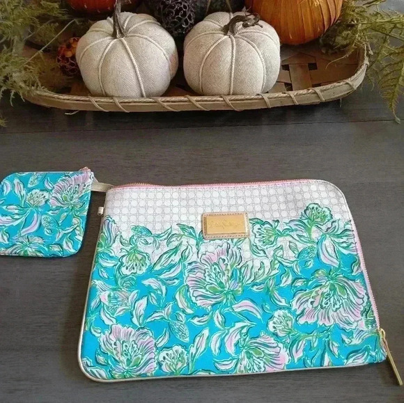 COPY - Lilly Pultzier Tech Pouch Set NWT - Picture 1 of 3